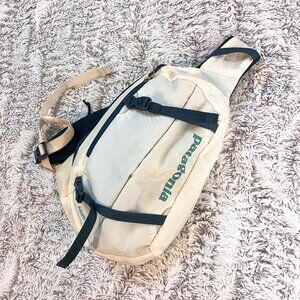 Patagonia Atom 8L White/Green Crossbody Bag